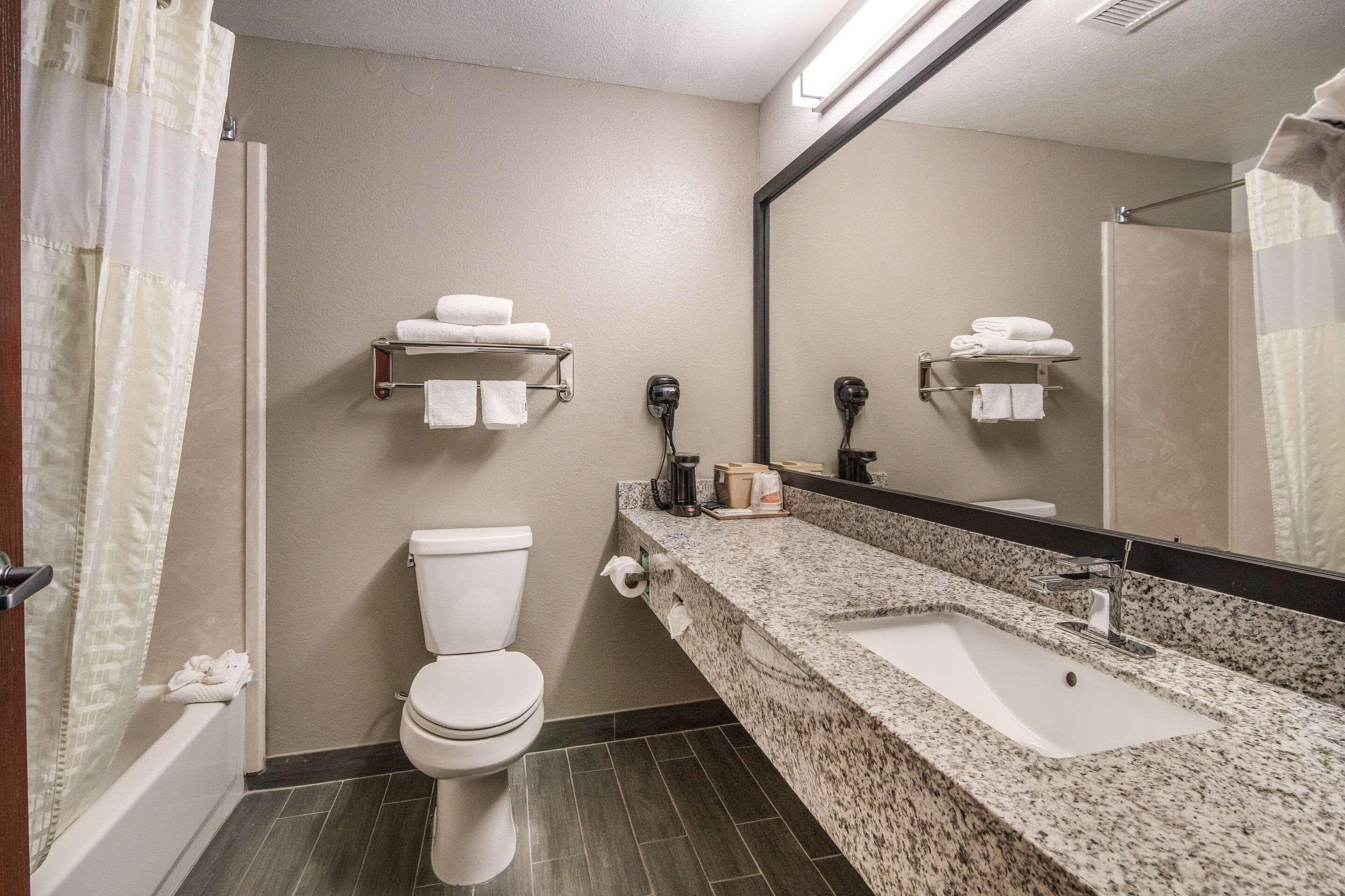 Quality Inn & Suites Форт Уорт Екстериор снимка