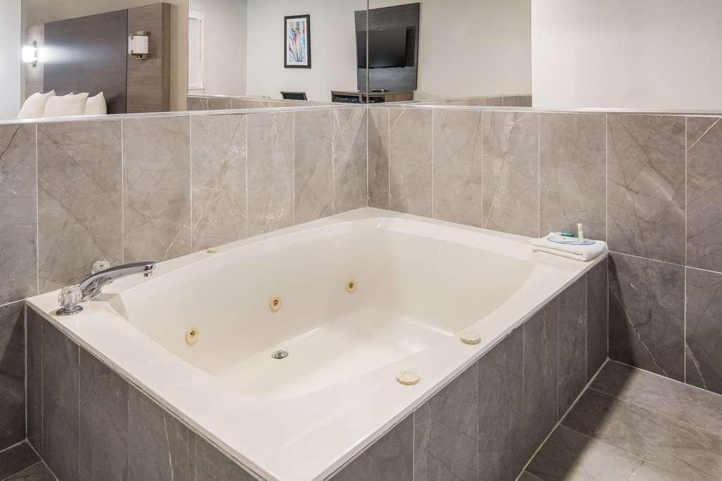 Quality Inn & Suites Форт Уорт Стая снимка