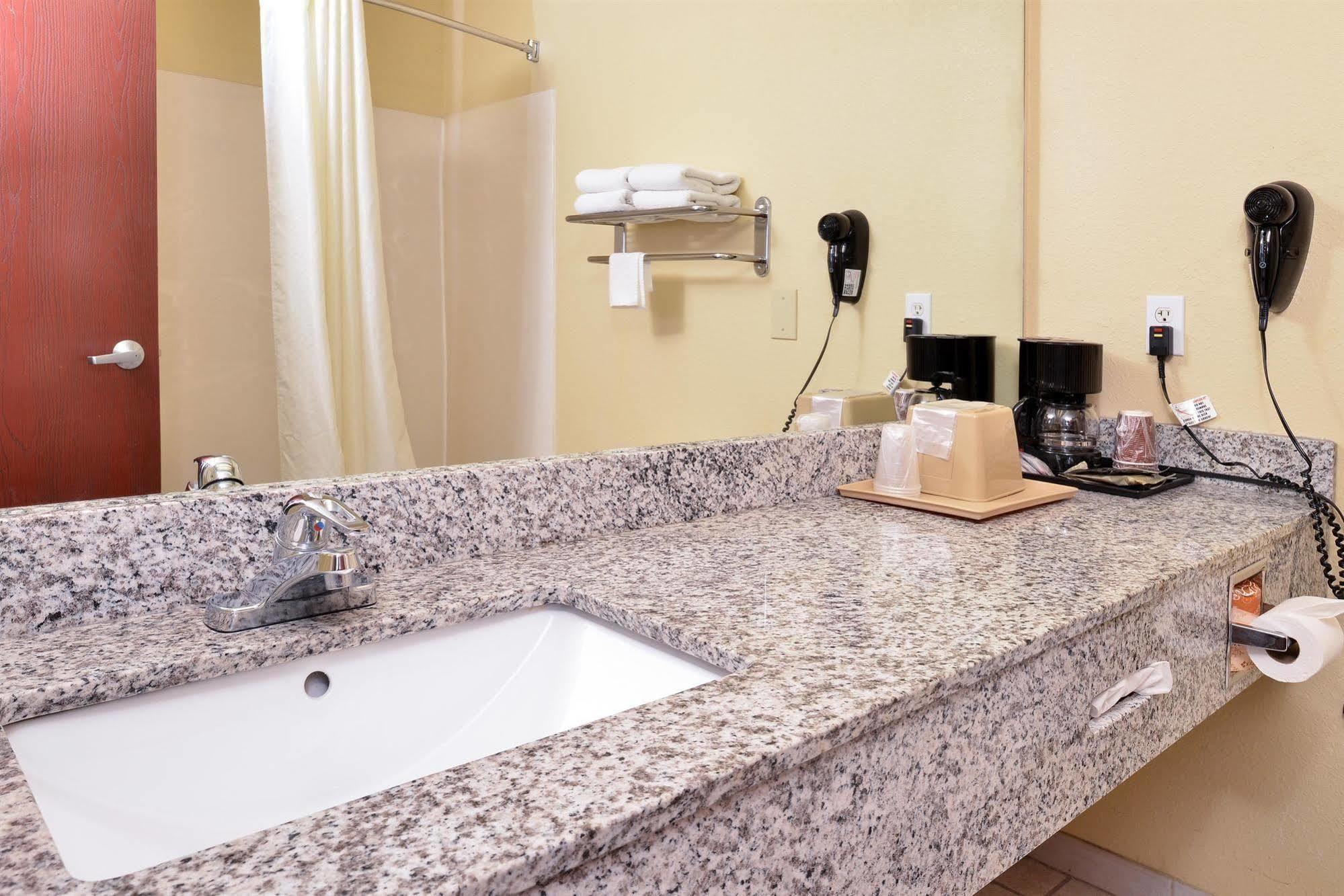 Quality Inn & Suites Форт Уорт Екстериор снимка