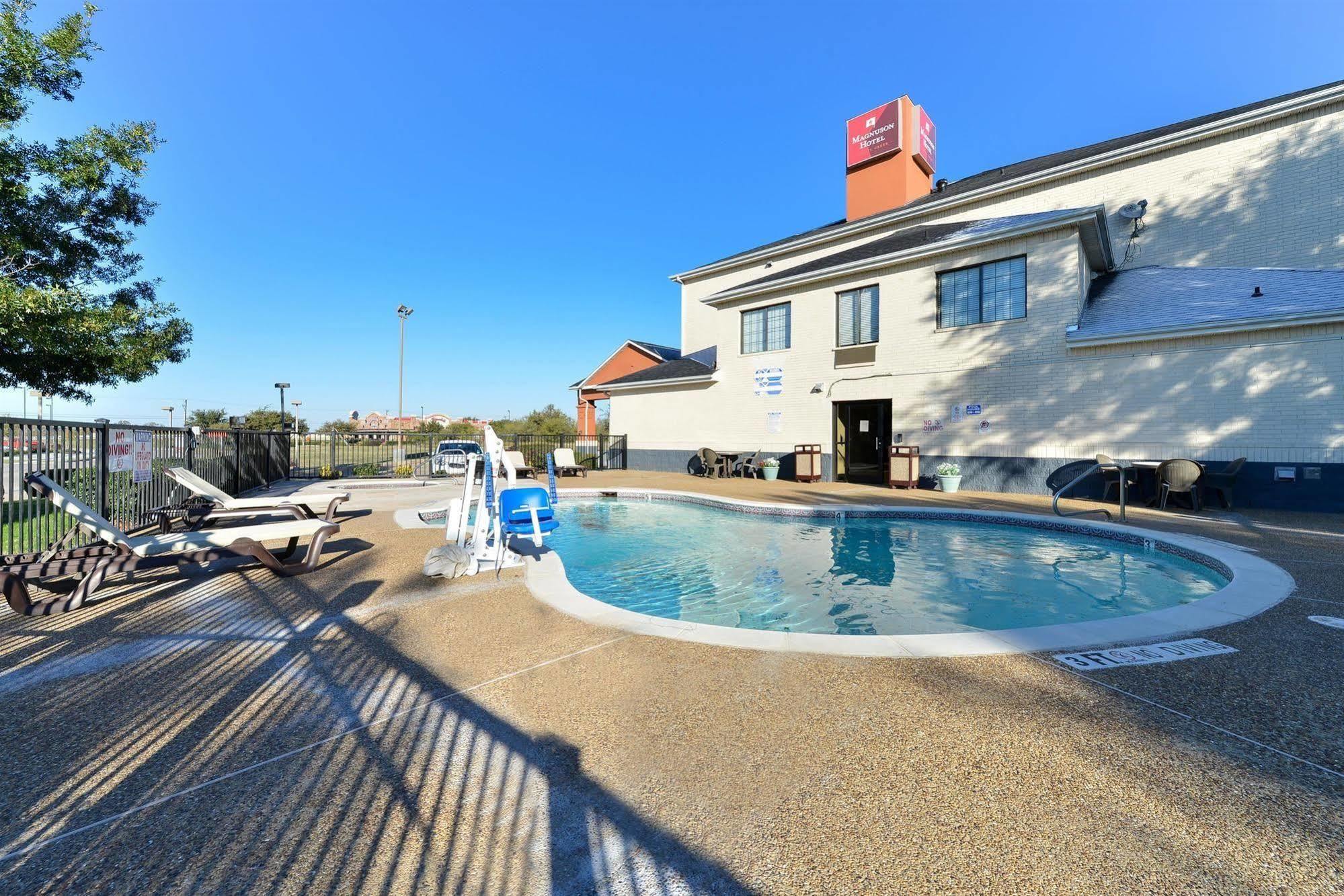 Quality Inn & Suites Форт Уорт Екстериор снимка